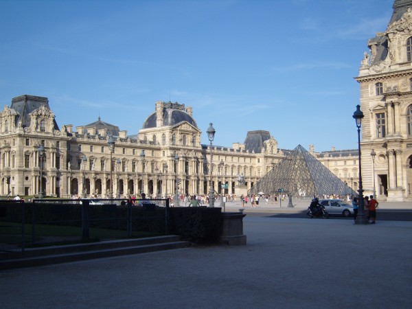 Лувр (Париж)