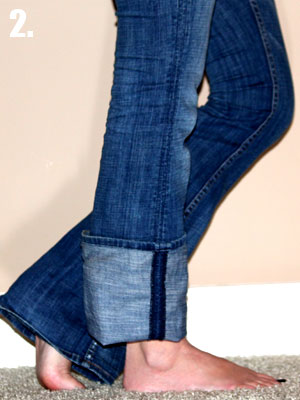 Как заправить широкие джинсы в сапожки