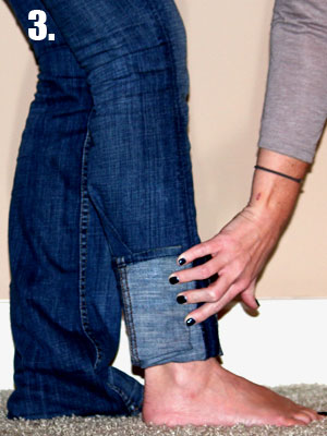 Как заправить широкие джинсы в сапожки